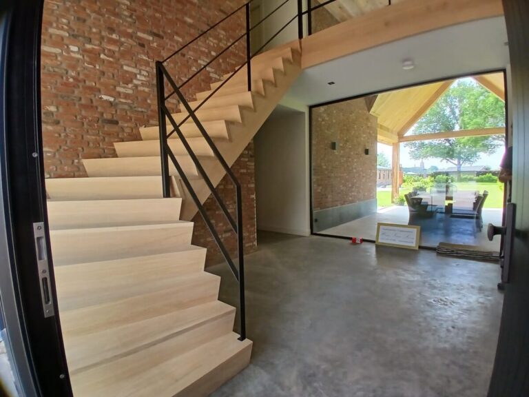 z-trap,houten trap,metalen leuning,zwart,gepoedercoat,trappenmaker,oud gastel,nederland