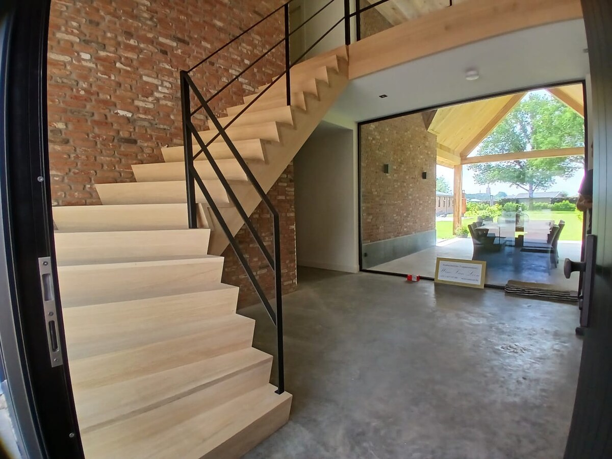 z-trap,houten trap,metalen leuning,zwart,gepoedercoat,trappenmaker,oud gastel,nederland