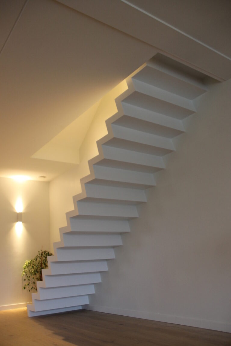 z-trap,houten trap,zelfdragende trap,witte trap,modern,design,strak,minimalistisch,trappenmaker,Essen
