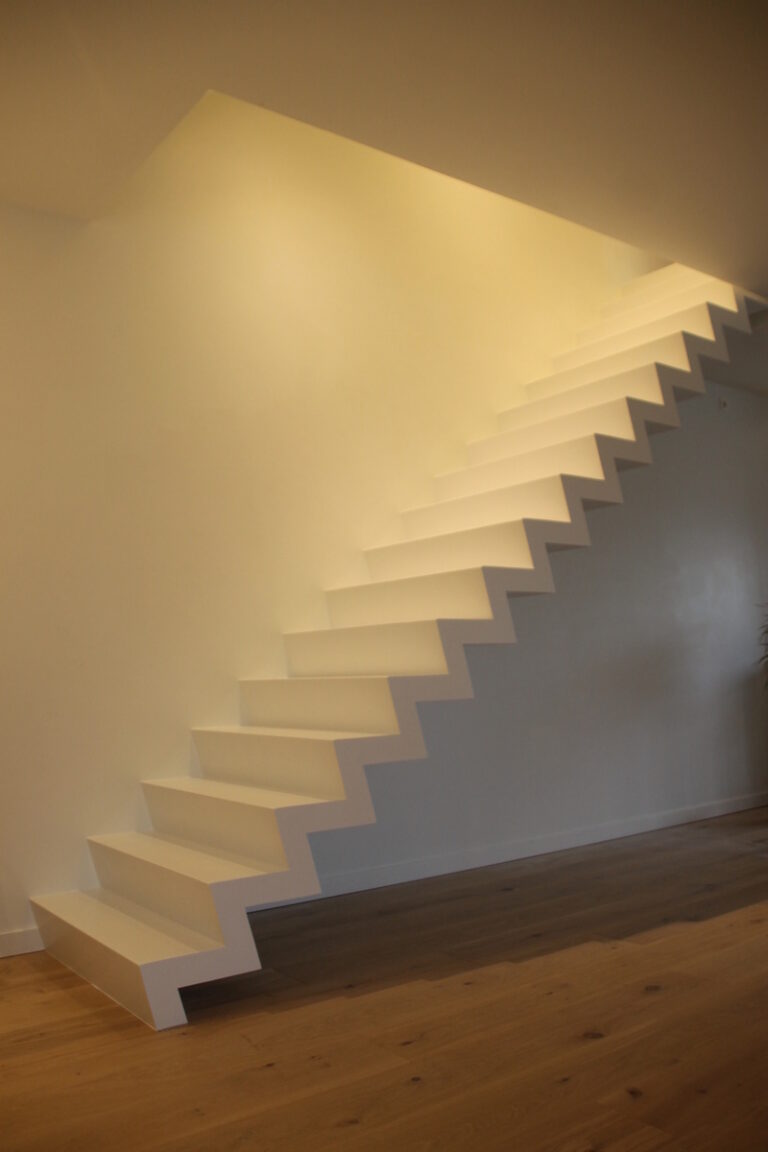 z-trap,houten trap,zelfdragende trap,witte trap,modern,design,strak,minimalistisch,trappenmaker,Essen
