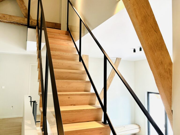 z-trap,metaal,zwart gepoedercoat,glas,glazen balustrade