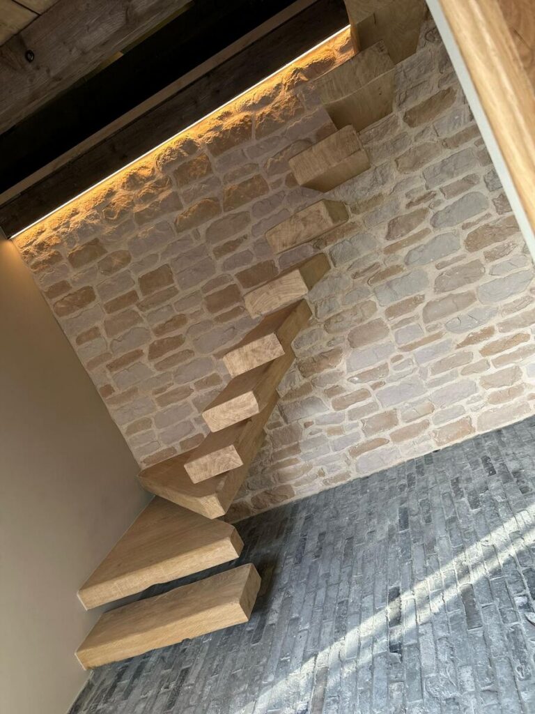 zwevende trap,houten trap,mancave,luxe,gerenoveerde hoeven,achtmaal,zundert,nederland