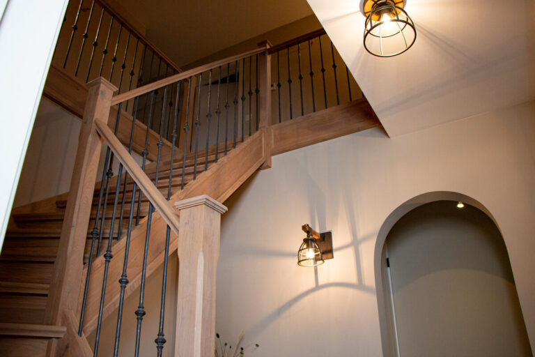 houten trap,landelijke trap,rustieke trap,model,vintage plus,smeedijzer,smeedijzeren balusters,kalmthout